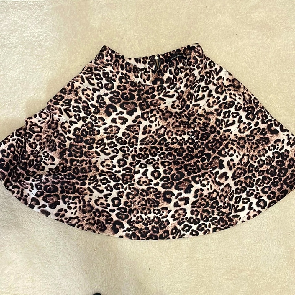 Amanda + Chelsea leopard print knee length circle skirt  size 14
